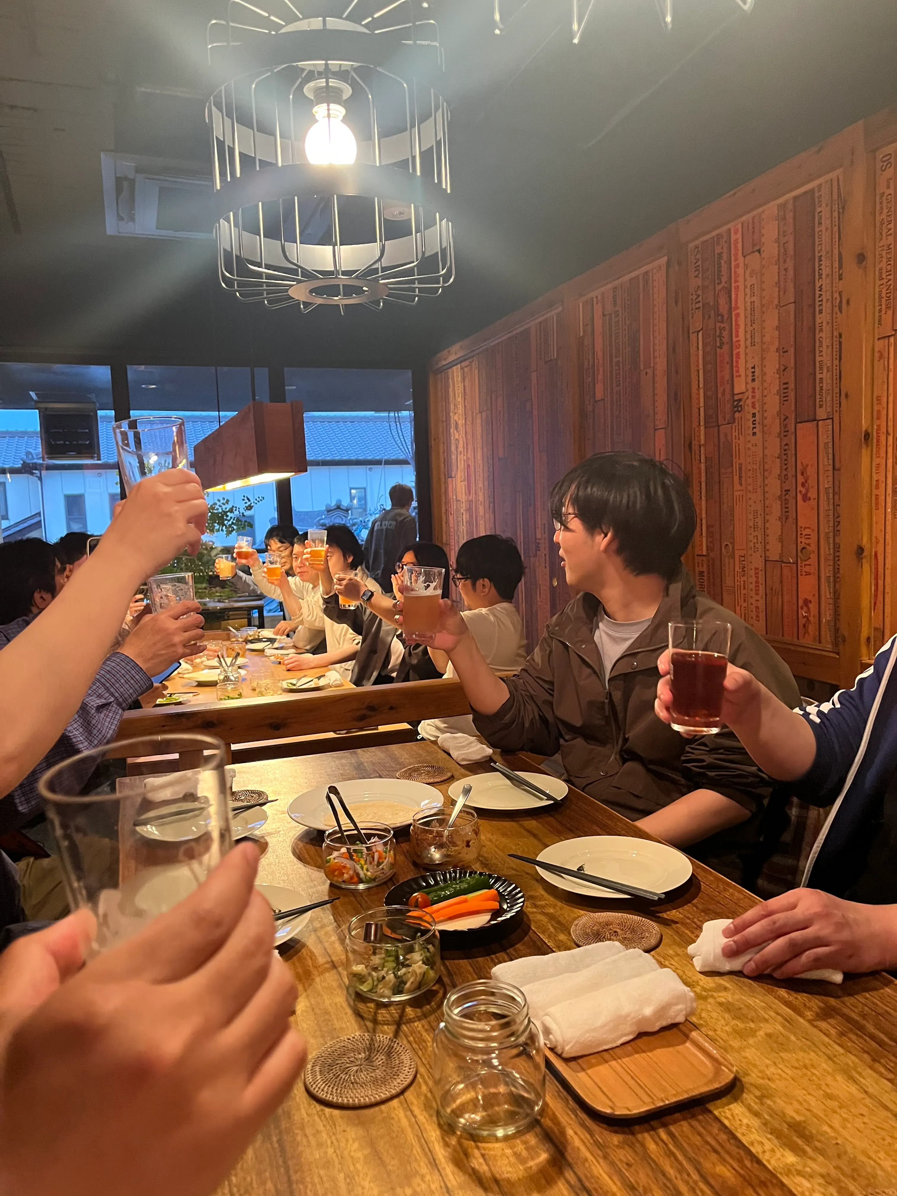 美味しい料理とビールで会話も大盛り上がりでした！